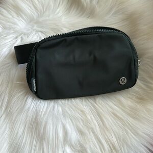 🆕 LULULEMON ATHLETICA Everywhere Belt Bag 1L Legacy Green NWT